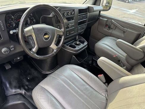 Used 2018 Chevrolet Express 2500 w/ Driver Convenience Package image 7