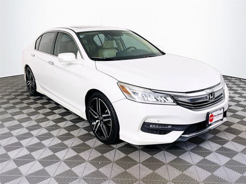Used 2016 Honda Accord Touring image 1