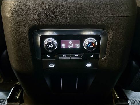 Used 2021 GMC Yukon XL Denali image 33