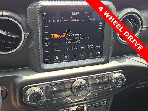 Used 2023 Jeep Wrangler Unlimited Sahara AWD/4WD image 16