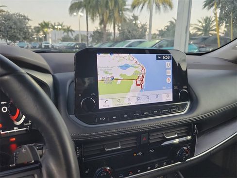 Certified 2022 Nissan Rogue Platinum w/ Head-Up Display Package image 22