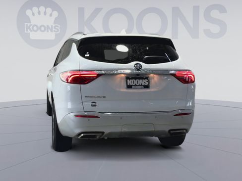 Used 2024 Buick Enclave Essence image 10