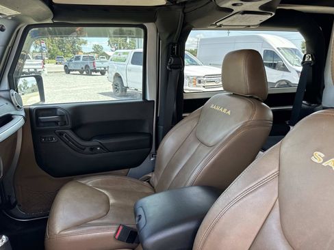 Used 2015 Jeep Wrangler Sahara w/ Connectivity Group AWD/4WD image 14