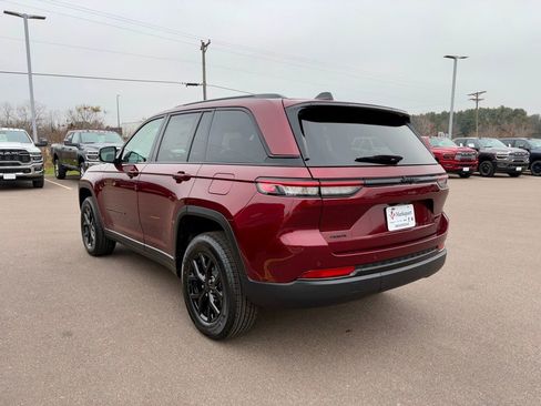 New 2025 Jeep Grand Cherokee Altitude image 3