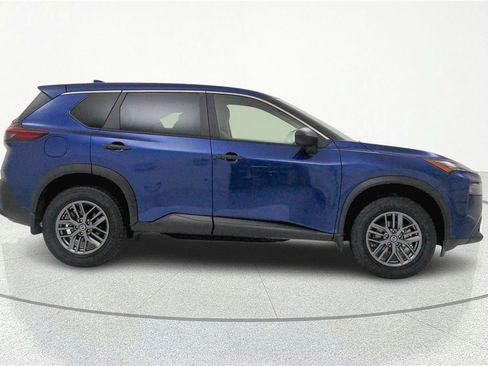 Used 2021 Nissan Rogue S AWD/4WD image 2