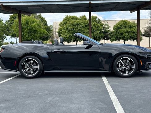 Used 2025 Ford Mustang Convertible RWD image 10