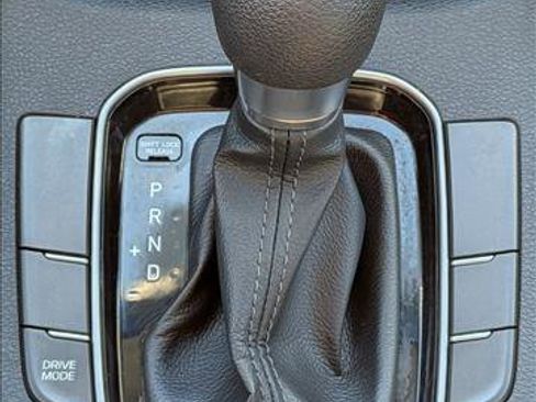 Used 2020 Hyundai Elantra GT image 12