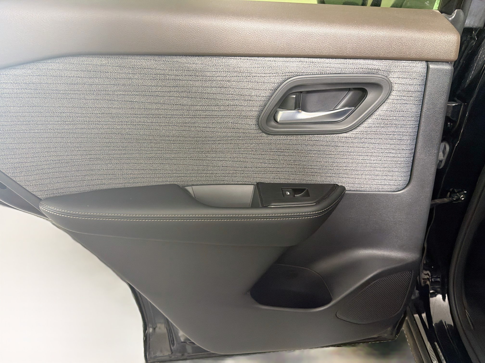 Used 2023 Nissan Rogue SV FWD image 24