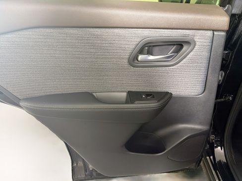 Used 2023 Nissan Rogue SV FWD image 24
