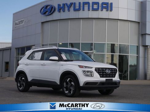 Used 2025 Hyundai Venue SEL FWD image 1