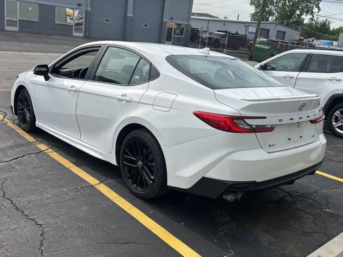 Used 2025 Toyota Camry SE FWD image 4