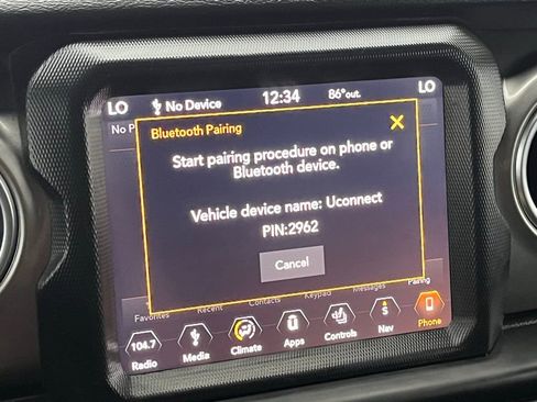 Used 2018 Jeep Wrangler Unlimited Sahara image 7