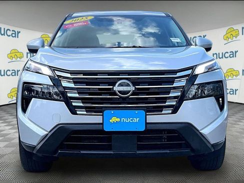 Used 2025 Nissan Rogue SV AWD/4WD image 2