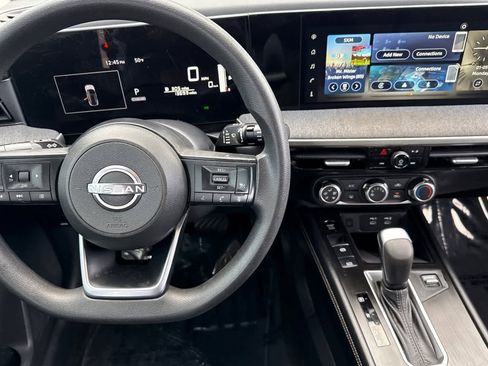 Used 2025 Nissan Kicks SV image 14