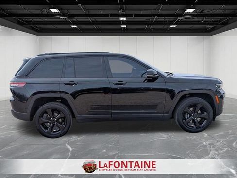 Used 2023 Jeep Grand Cherokee Altitude image 6