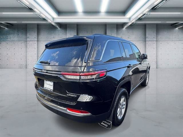 Used 2023 Jeep Grand Cherokee Laredo w/ Luxury Tech Group I AWD/4WD image 5