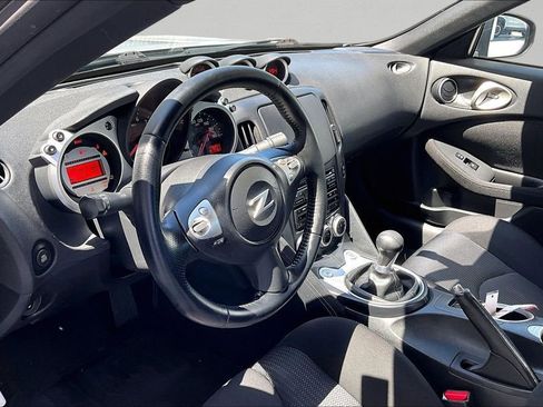 Used 2009 Nissan 370Z Coupe w/ Sport Pkg RWD image 13
