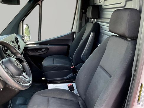 Used 2022 Mercedes-Benz Sprinter 2500 image 16