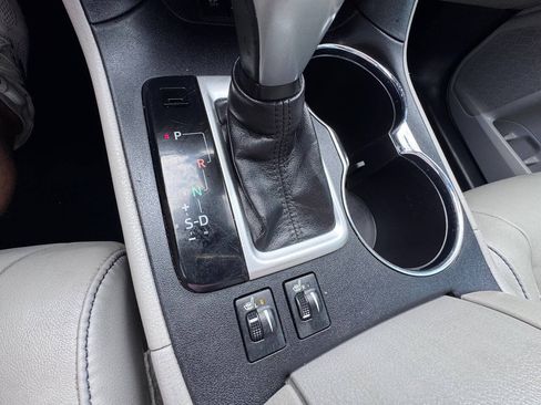 Used 2017 Toyota Highlander XLE FWD image 28