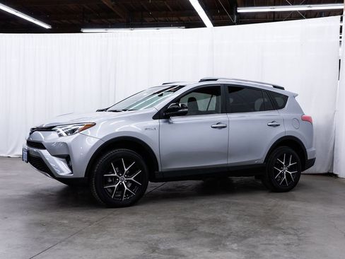 Used 2018 Toyota RAV4 SE w/ Advanced Technology Package AWD/4WD image 3