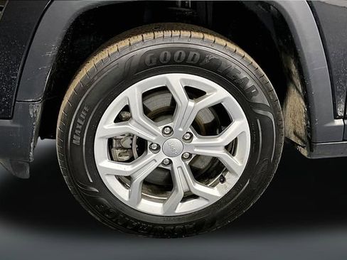 Used 2024 Jeep Compass Latitude image 31