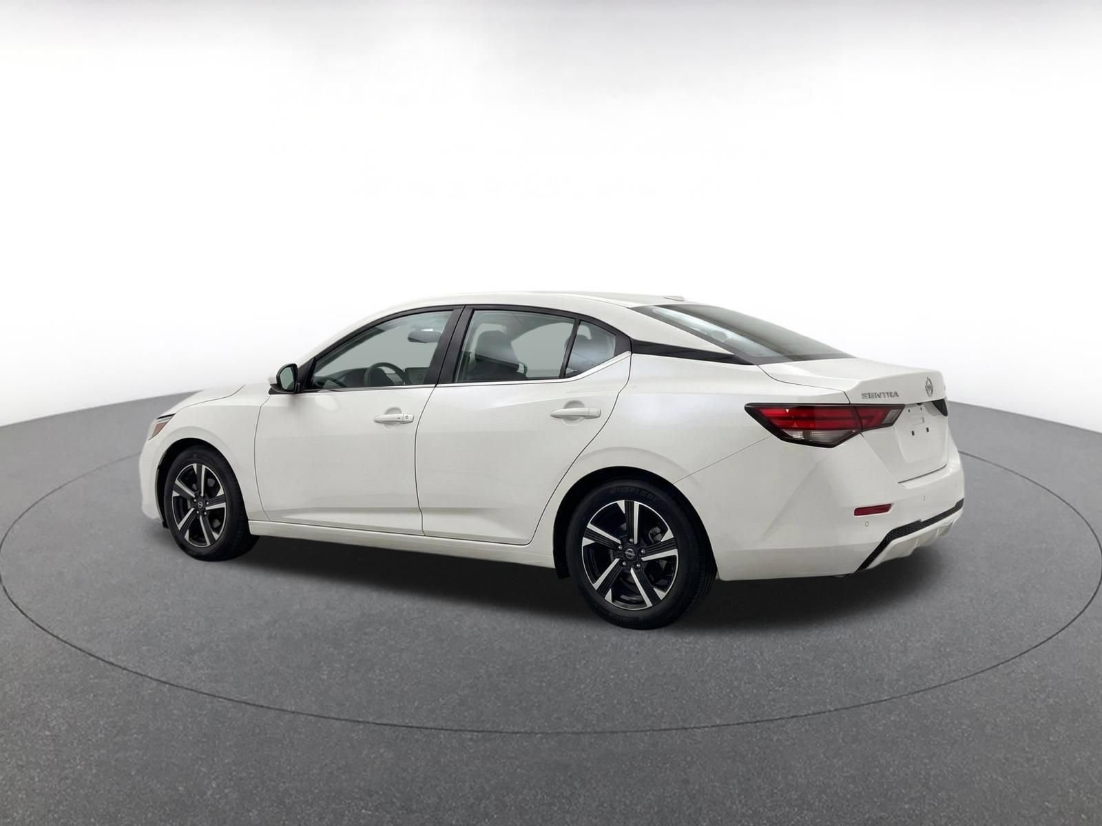 Used 2025 Nissan Sentra SV FWD image 6