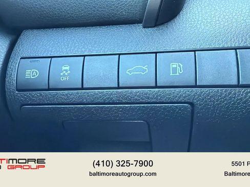 Used 2018 Toyota Camry SE image 32