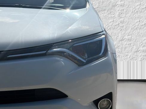 Used 2018 Toyota RAV4 XLE w/ Convenience Package AWD/4WD image 9