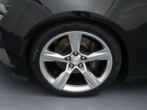 Used 2018 Chevrolet Camaro SS RWD image 36