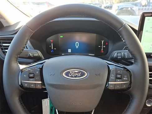 New 2025 Ford Escape SE image 9