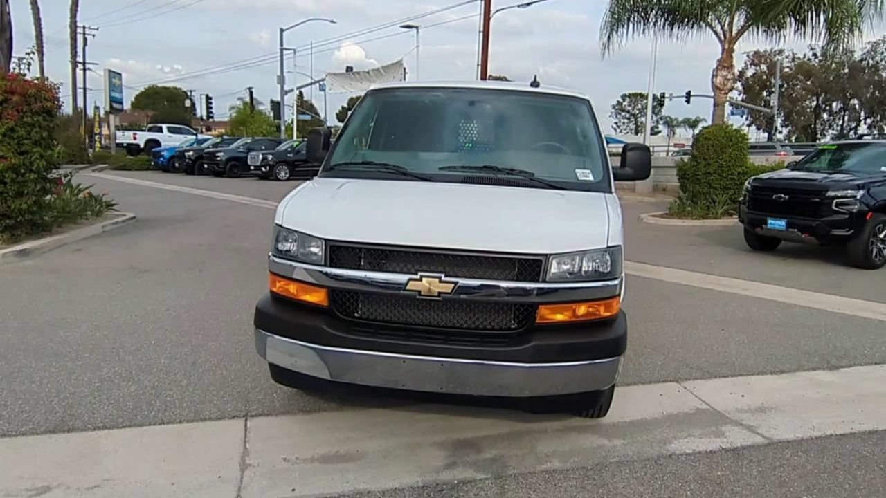 Used 2025 Chevrolet Express 2500 w/ Driver Convenience Package RWD image 3