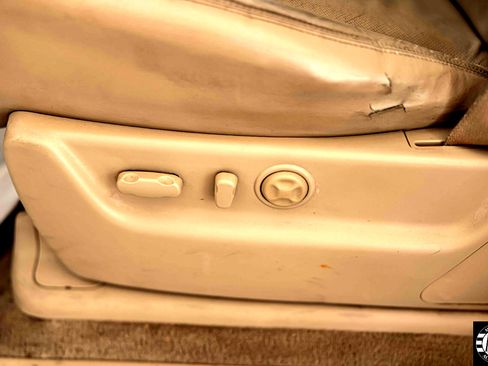 Used 2010 Cadillac Escalade EXT Luxury image 21