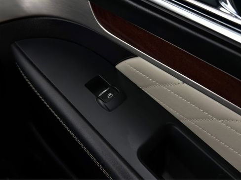 Used 2018 Ford Explorer Platinum image 15