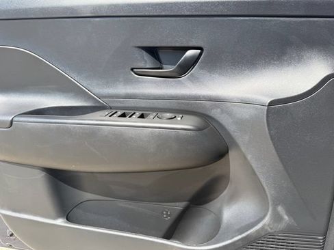 Used 2025 Hyundai Kona SEL FWD image 21