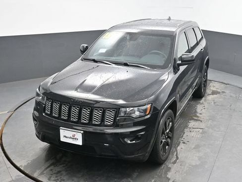 Used 2018 Jeep Grand Cherokee Altitude AWD/4WD image 25
