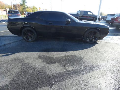 Used 2010 Dodge Challenger SE image 4