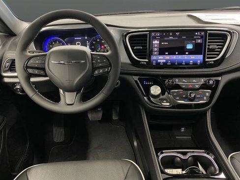 New 2026 Chrysler Pacifica Limited w/ S Appearance Package AWD/4WD image 5