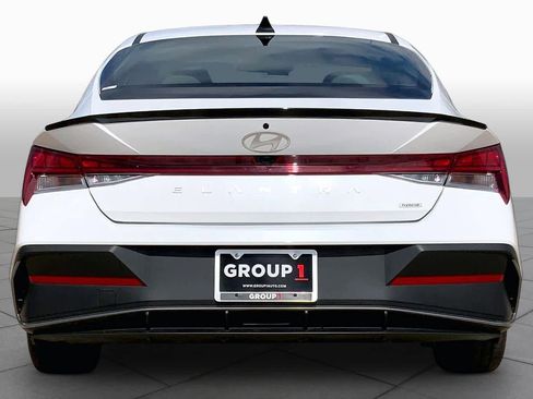 Used 2025 Hyundai Elantra SEL FWD image 5