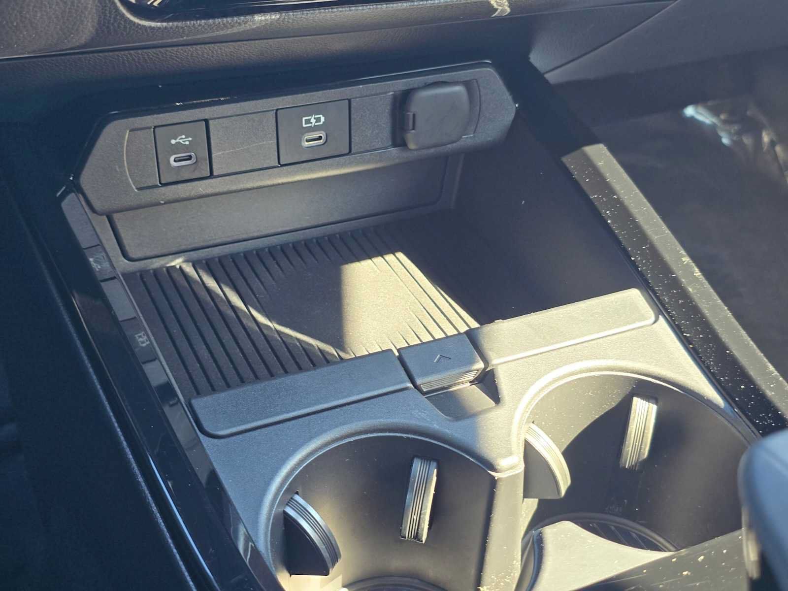 Certified 2025 Toyota Prius LE FWD image 30
