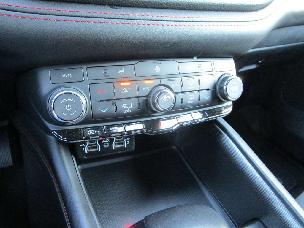 Used 2025 Dodge Durango GT AWD/4WD image 34