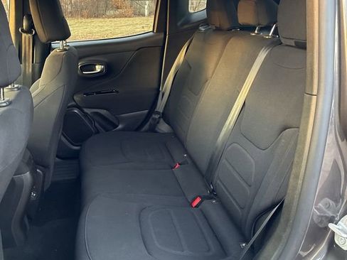 Used 2020 Jeep Renegade Latitude FWD image 31