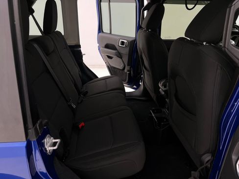 Used 2018 Jeep Wrangler Unlimited Sahara image 14