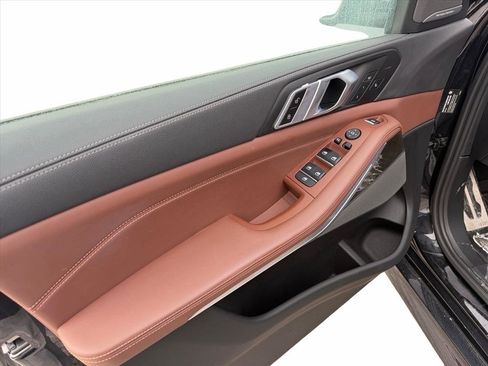 Used 2023 BMW X5 M50i w/ Executive Package image 8