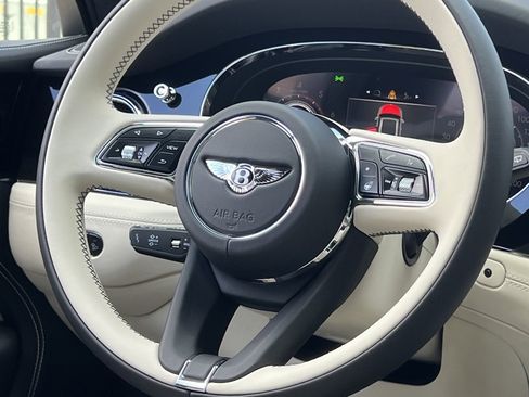 Certified 2025 Bentley Bentayga image 28
