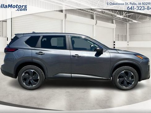 Used 2024 Nissan Rogue SV AWD/4WD image 2