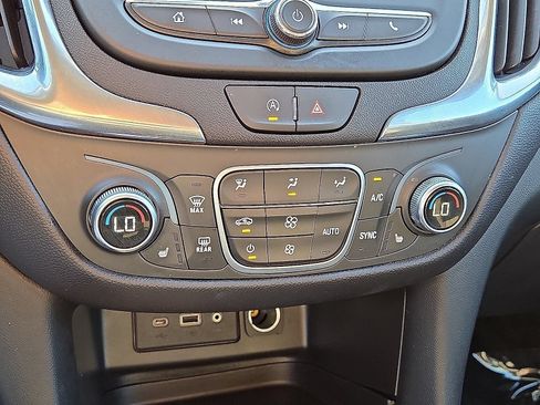 Used 2024 Chevrolet Equinox LT FWD image 29