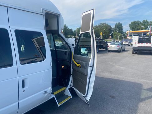 Used 2014 Ford E-350 and Econoline 350 Extended Super Duty w/ Power Group RWD image 18