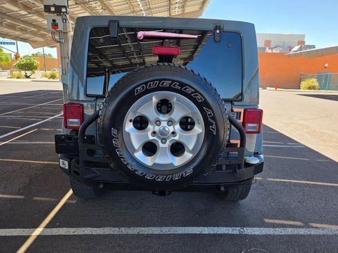 Used 2014 Jeep Wrangler Unlimited Sahara w/ Connectivity Group AWD/4WD image 4
