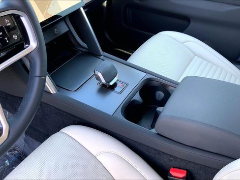 Used 2024 Land Rover Discovery Sport S image 16