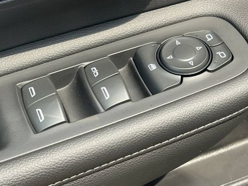 Used 2024 GMC Terrain SLE w/ Driver Convenience Package AWD/4WD image 16